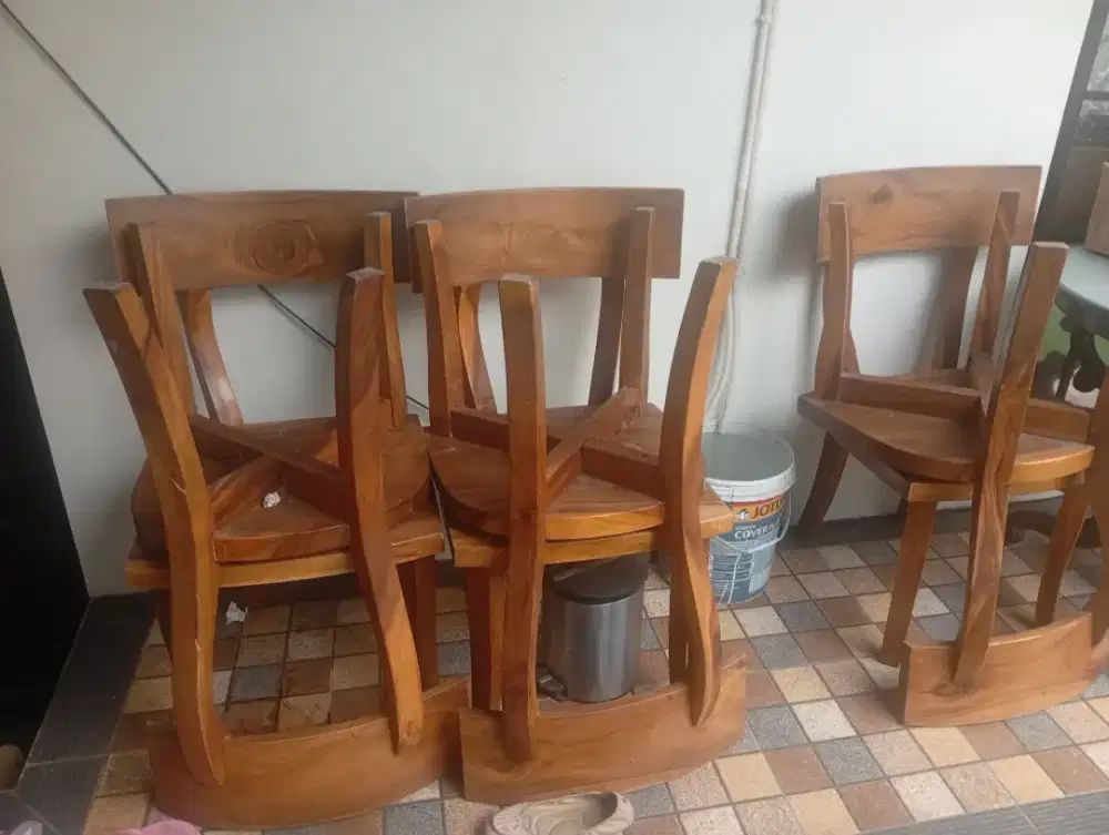 Kursi kayu  trembesi