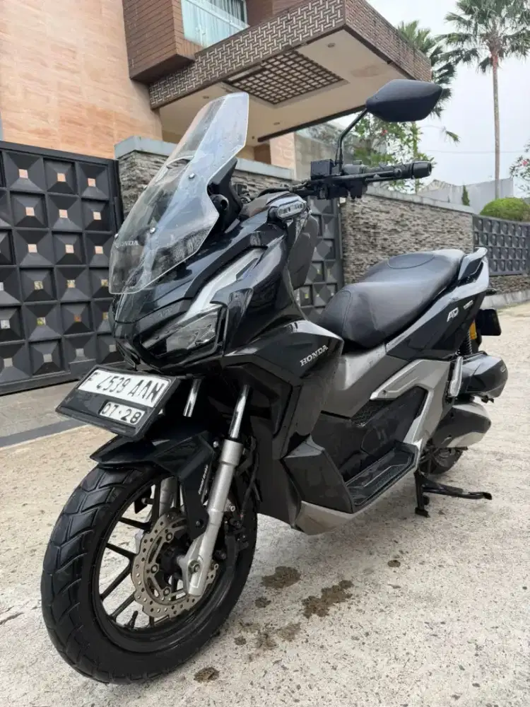 Adv 2023 hitam cbs km 16 rb