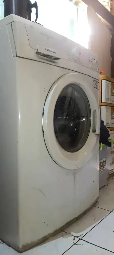 Casin mesin cuci elextrolux