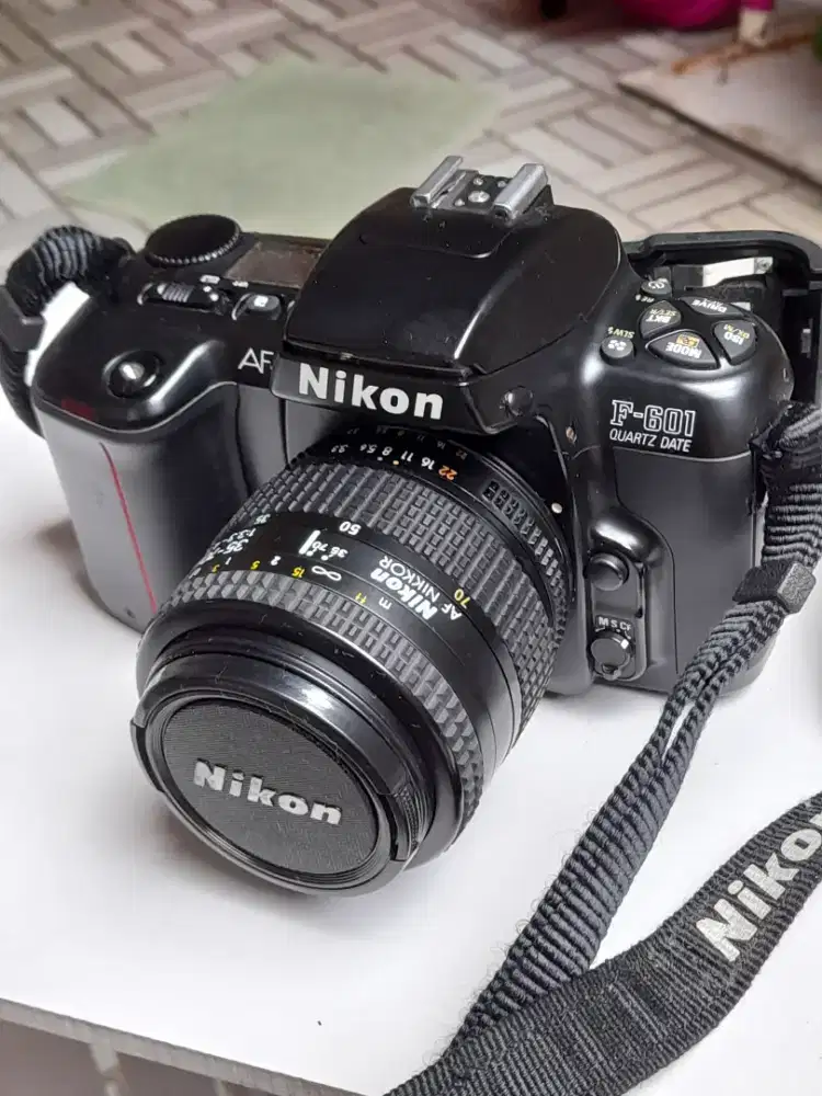 Nikon camera auto focus type F-600 quartz date