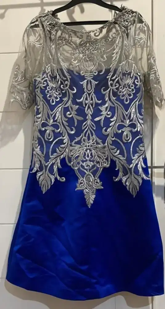 Dress wanita untuk pesta