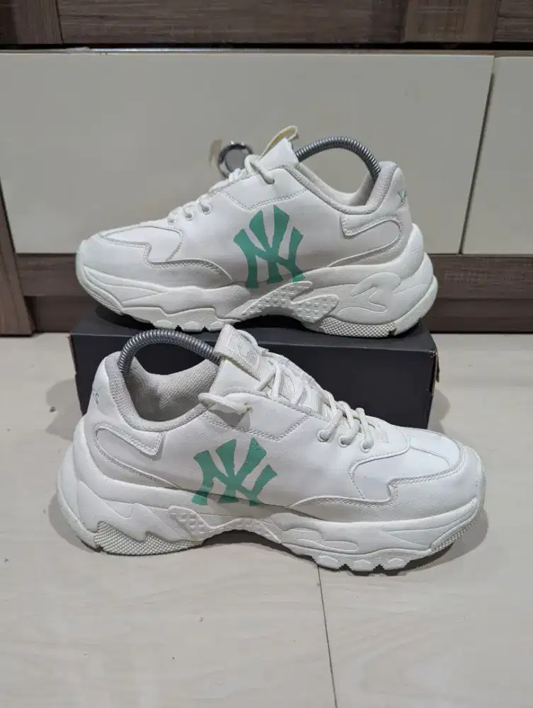 Sepatu second bal