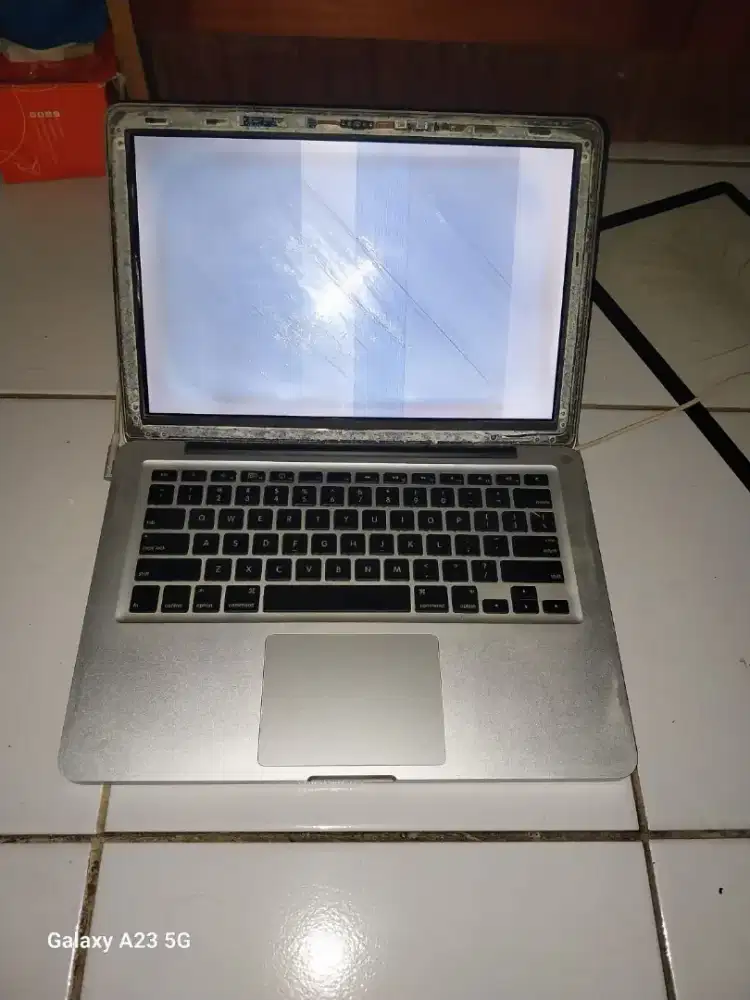 MacBook Pro A1278 Minus layar dan harddisk serta charger