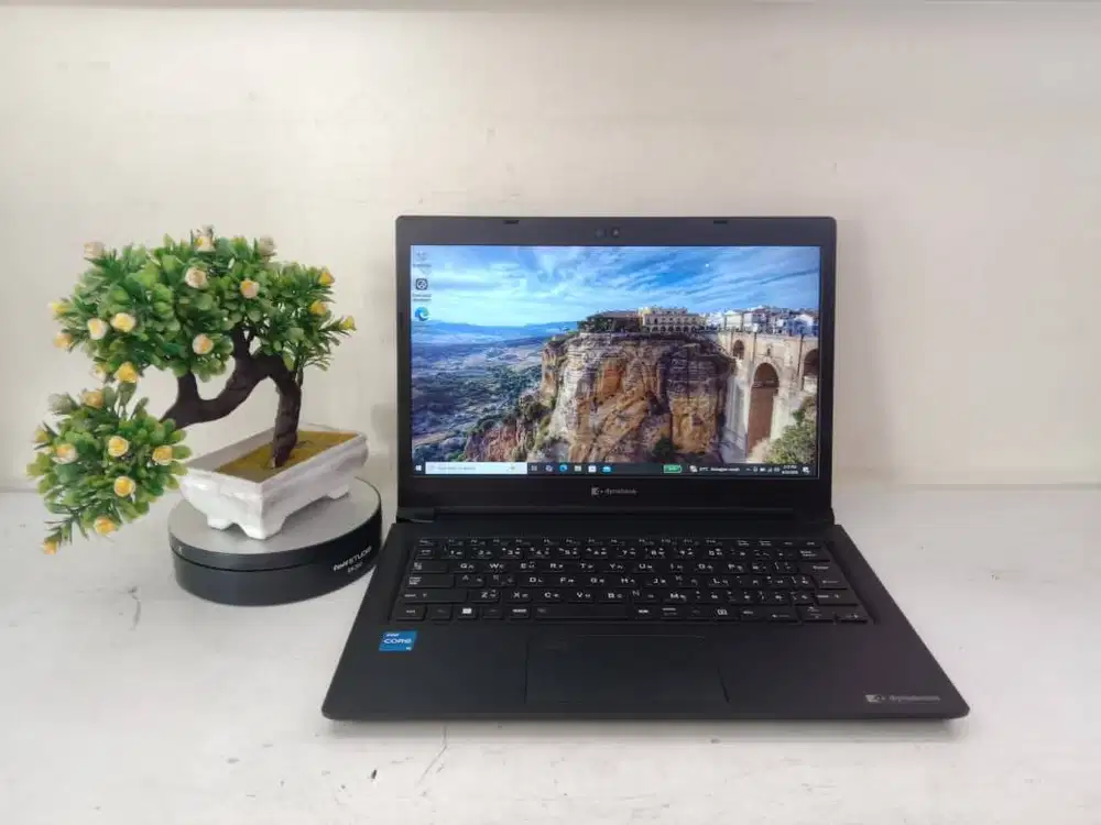 JUAL LAPTOP Toshiba Dynabook S73/HS i5-1135G7/8gb/ssd 256gb/14inci