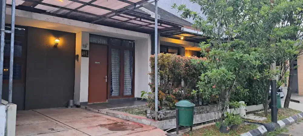 Disewakan rumah Cherry Field furnish dekat club house kolam renang
