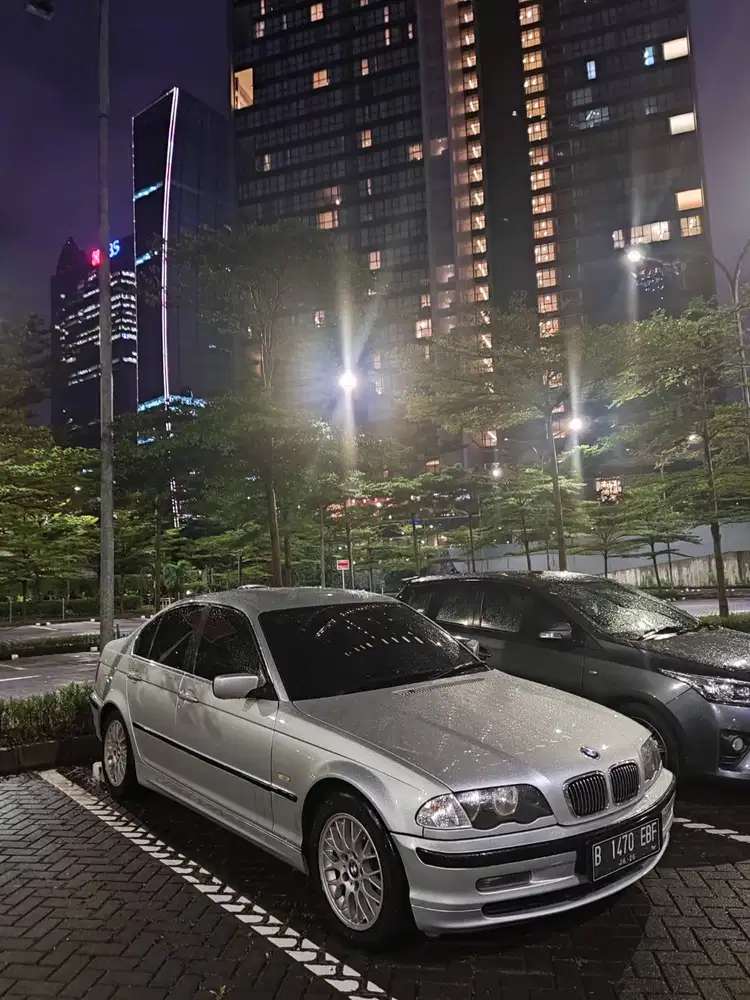 BMW E46 325i (2001)