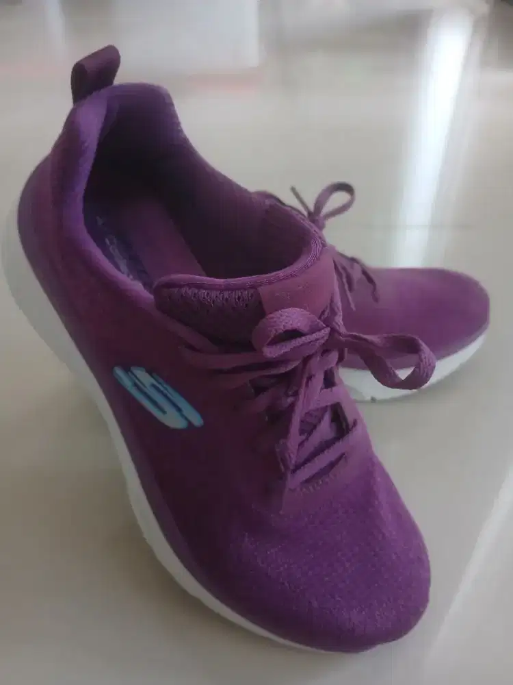 Sepatu running/walking merk SKECHERS