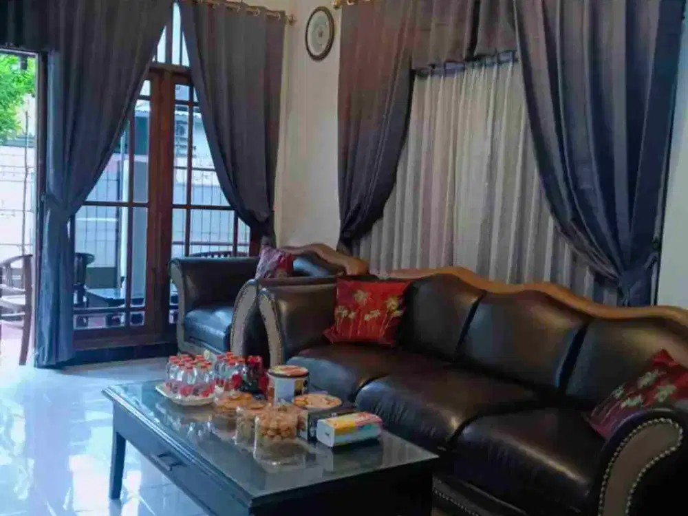 Rumah Kerten 142Mt,5Kt, 2Km,dekat Stadion Manahan jl Adi Sucipto, Solo