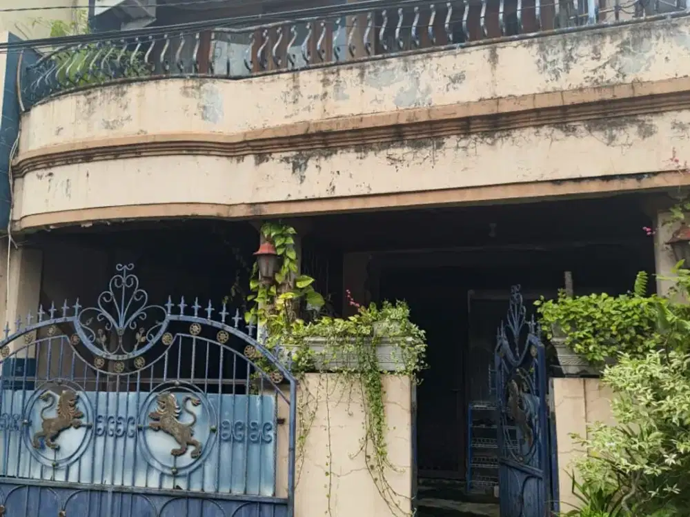 Dijual rumah, komplek nyaman, tidak banjir, perlu cat ulang bersih, renov sedikit, bangunan kuat