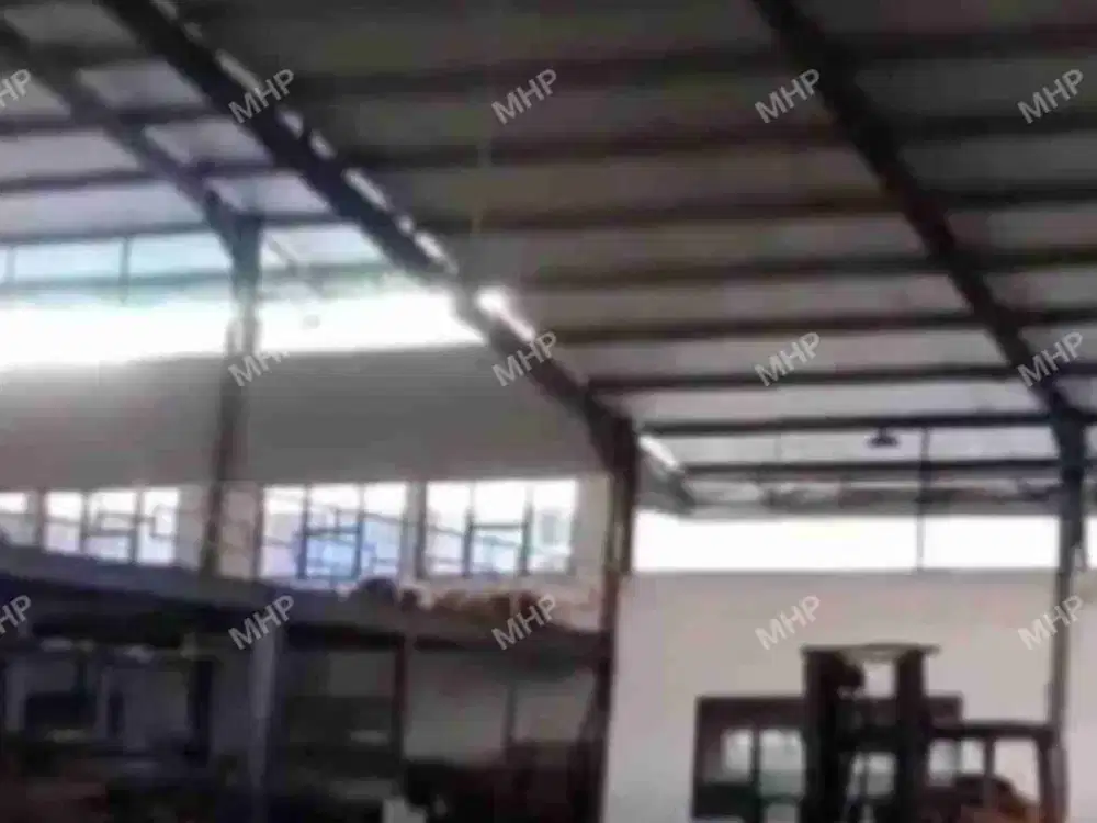 Dijual Eks Pabrik Ada Hoist Akses Container