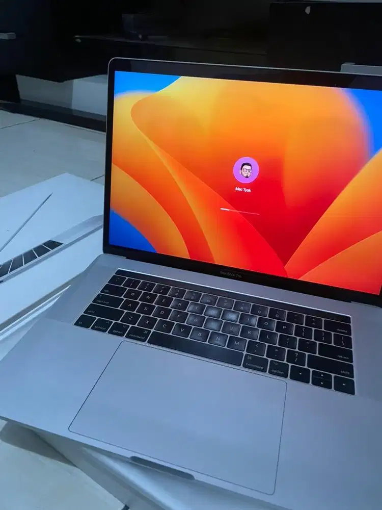 Macbook pro 2017 15 inch 16/512
