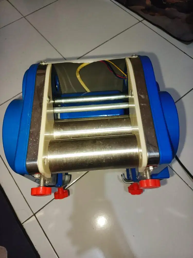 Mesin pembuat mie