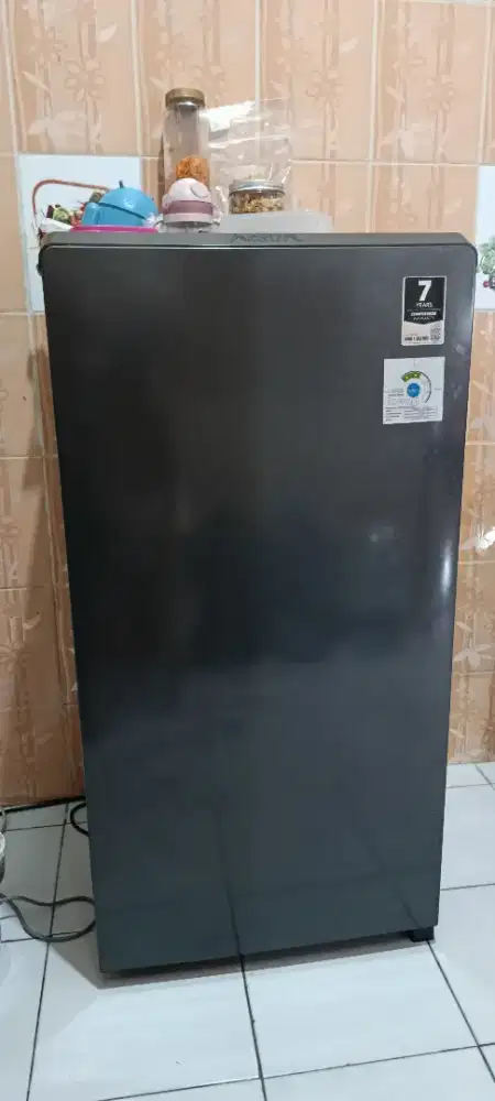 Kulkas merk Aqua semi auto defross system