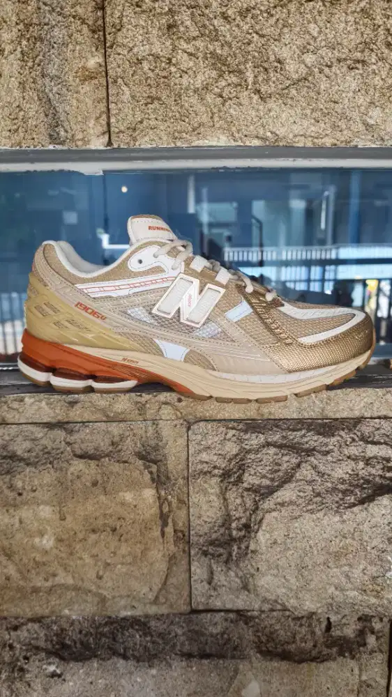 Sepatu Running New Balance U 1906 NE Gold Beige Cowok Size 45