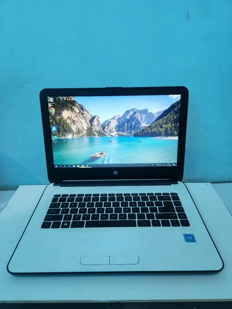 Di jual laptop hp 14 warna putih Proceseor Intel N3060 Ram 4GB
