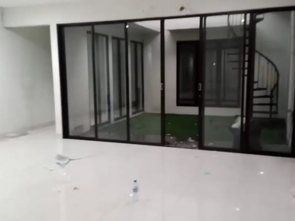 Di Sewakan Rumah Tebet Barat, Lingkungan Elit, Cocok Untuk Kantor, Studio, Harga 360Juta/Tahun