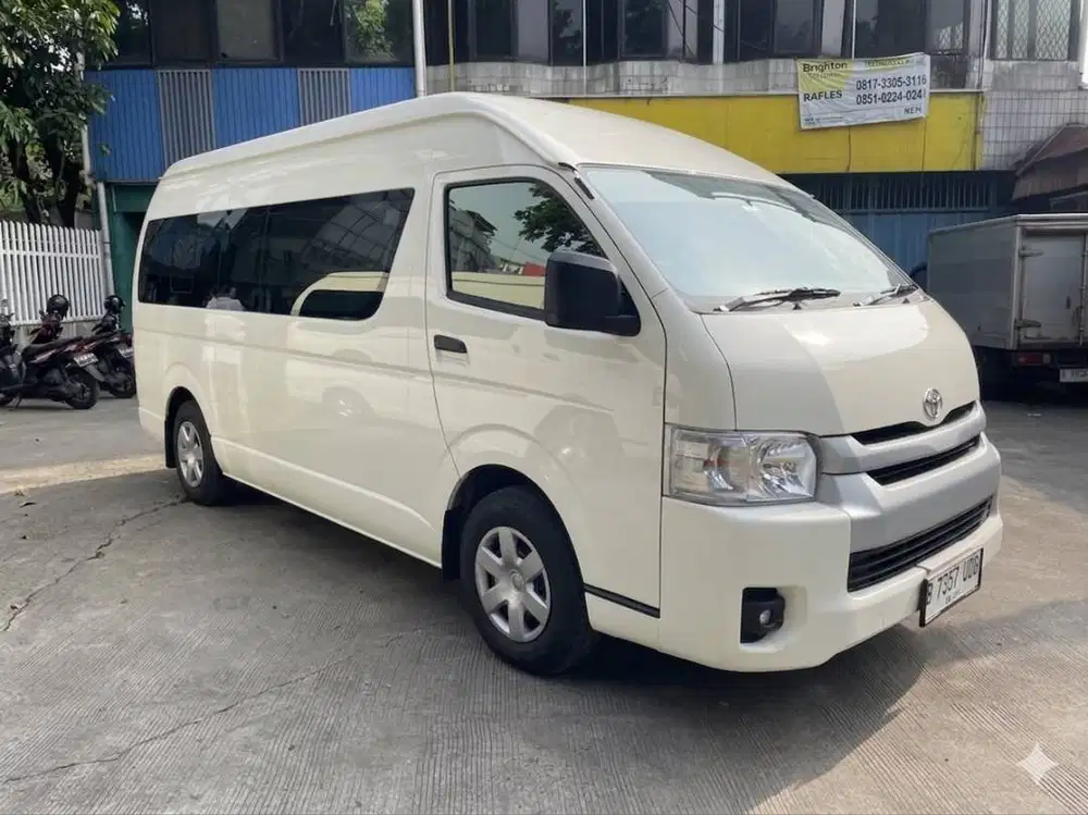 Toyota Hiace 3.0 Commuter 2024 M/T (CASH)