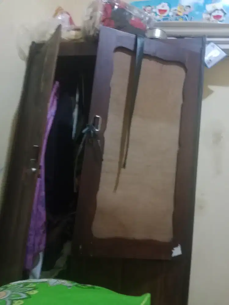 Di jual lemari kayu jati kuno