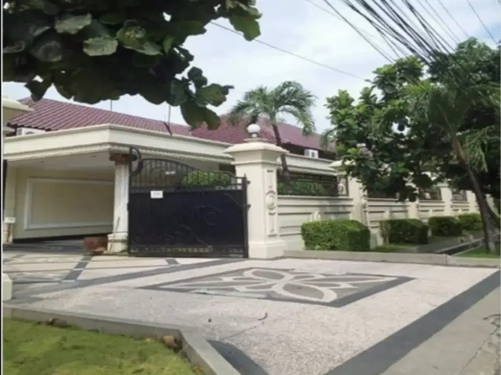 Rumah Super Mewah di Jalan Raya Jemur Andayani With Swimming Pool