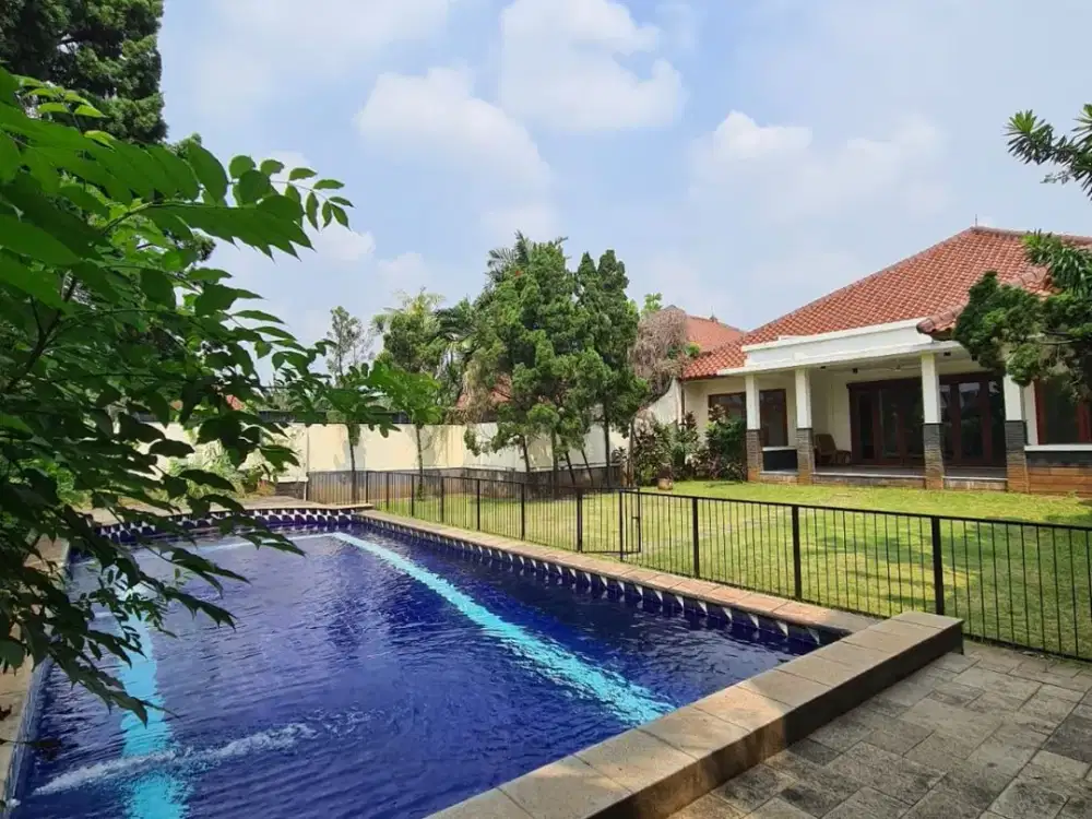 For Rent Rumah Premium Kemang 4 KT, Kolam Renang Pribadi, Lokasi Strategis