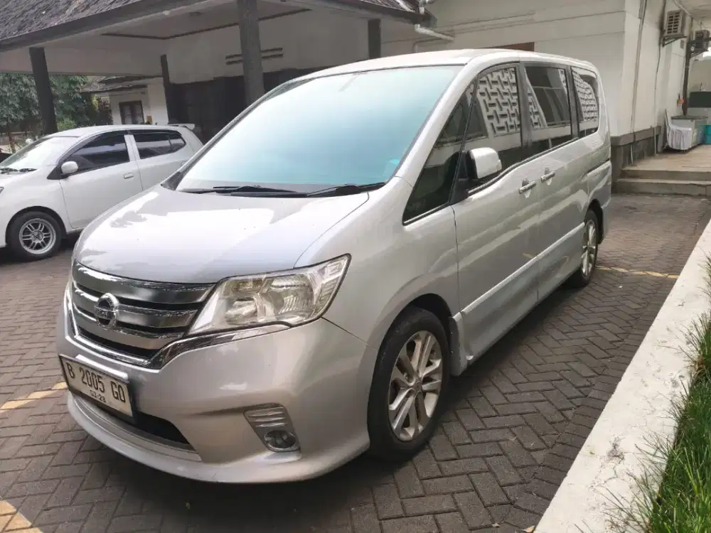 Nissan Serena 2013
