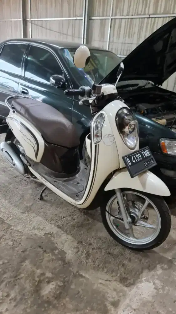 Scoopy 2016 cream iss