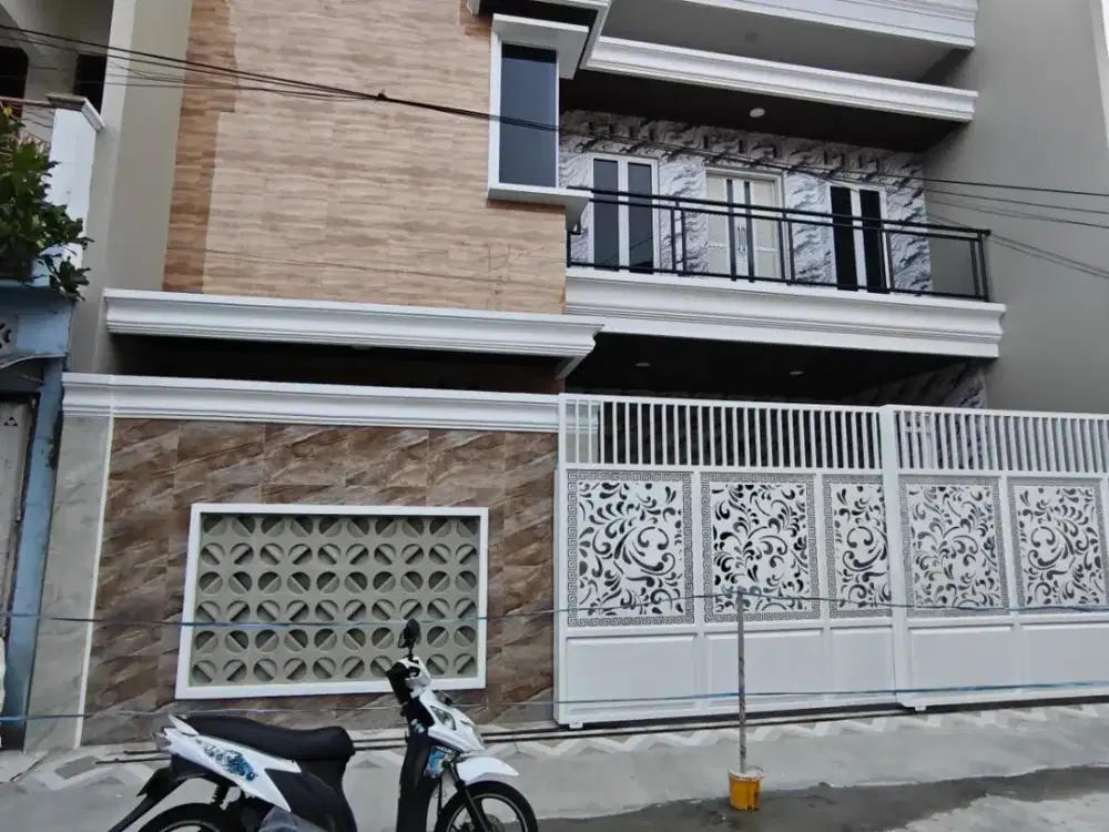 JUAL RUMAH MEWAH 2 LANTAI DI FAJAR INDAH COLOMADU DEKAT KOTA SOLO DAN STADION MANAHAN
