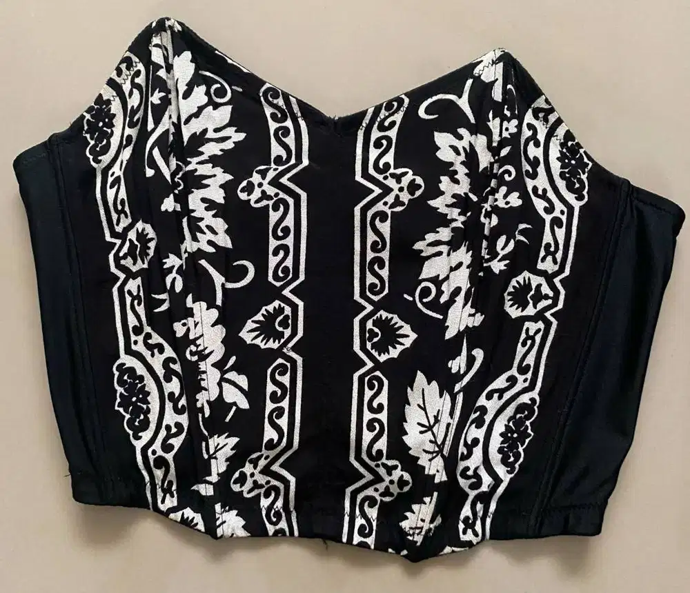 BUSTIER / KEMBEN/ KORSET/ TUBE TOP - HITAM MOTIF – PRELOVED