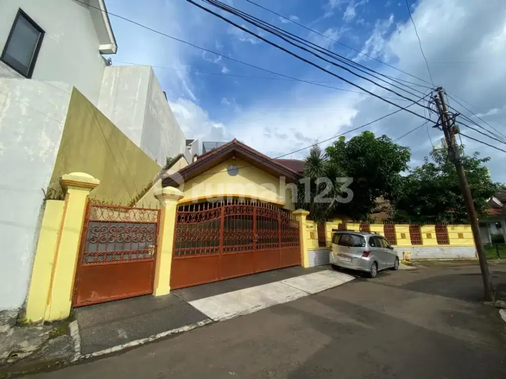 Rumah Mewah Dalam Komplek Strategis Cinere Ada Kolam Renang Pribadi