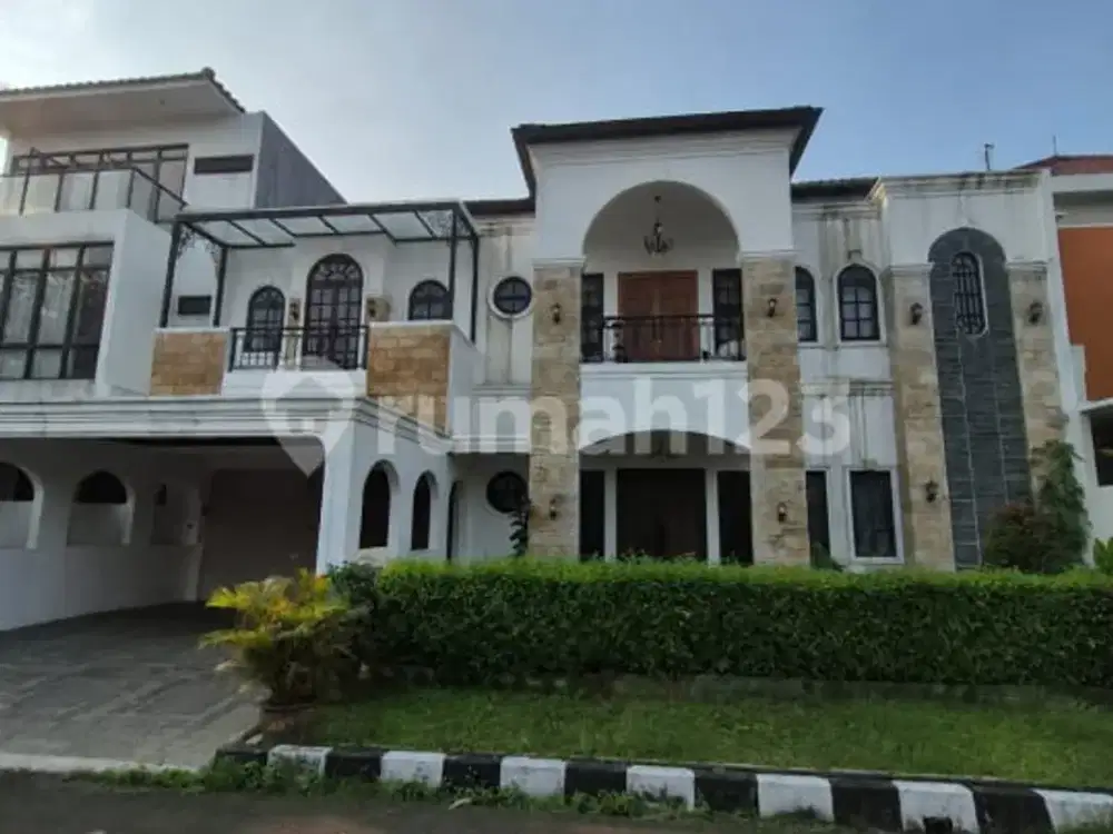 Rumah Mewah Bergaya Klasik Modern di Lebak Bulus - Siap Huni!