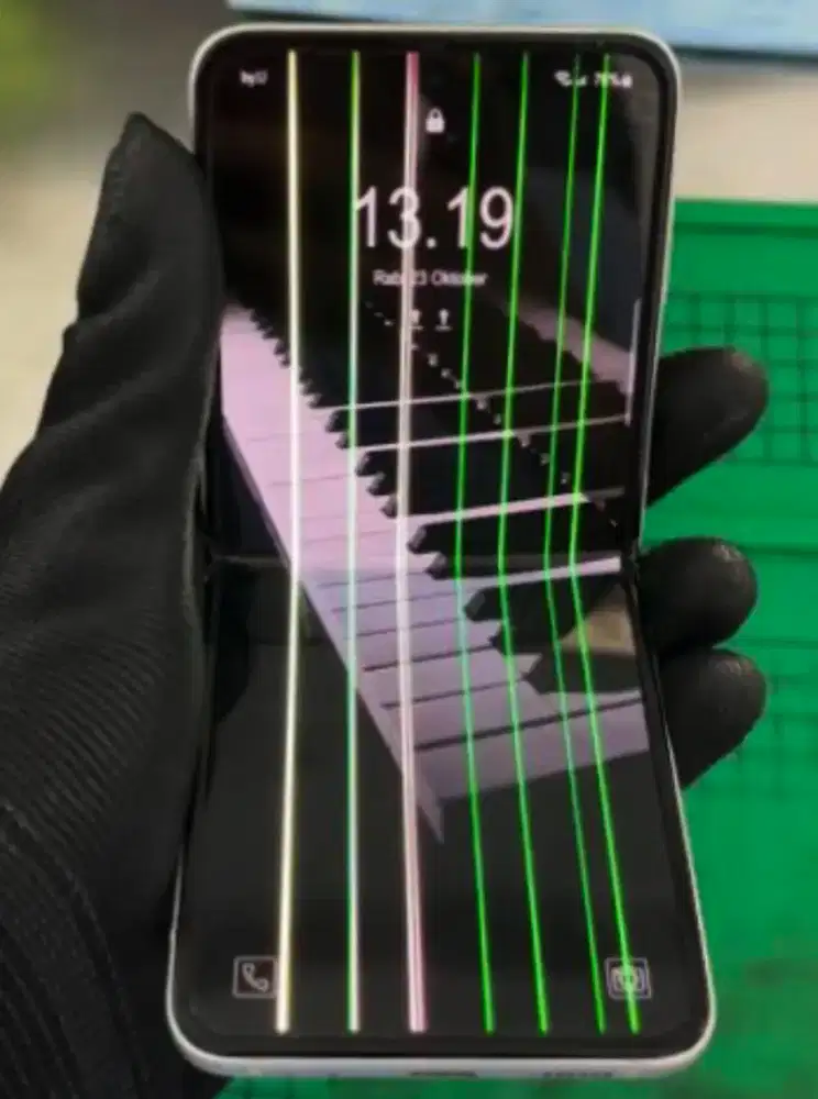 Samsung Z Flip 4 LCD Bergaris / nyari.
