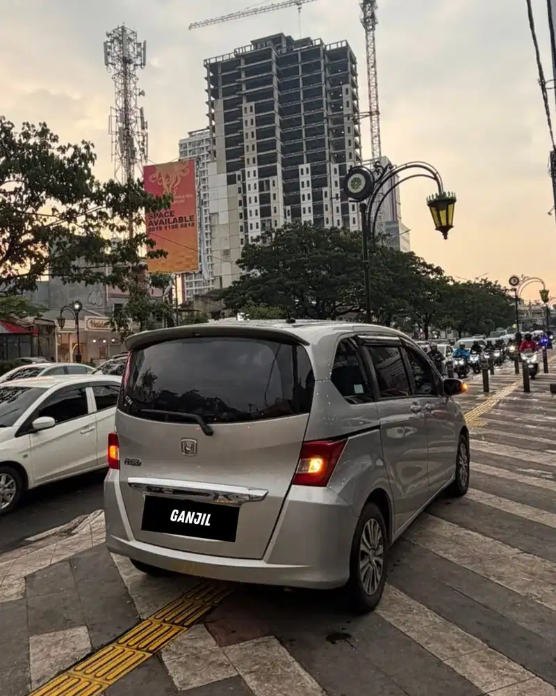 HONDA FREED PSD AT MATIC 2013 GANJIL