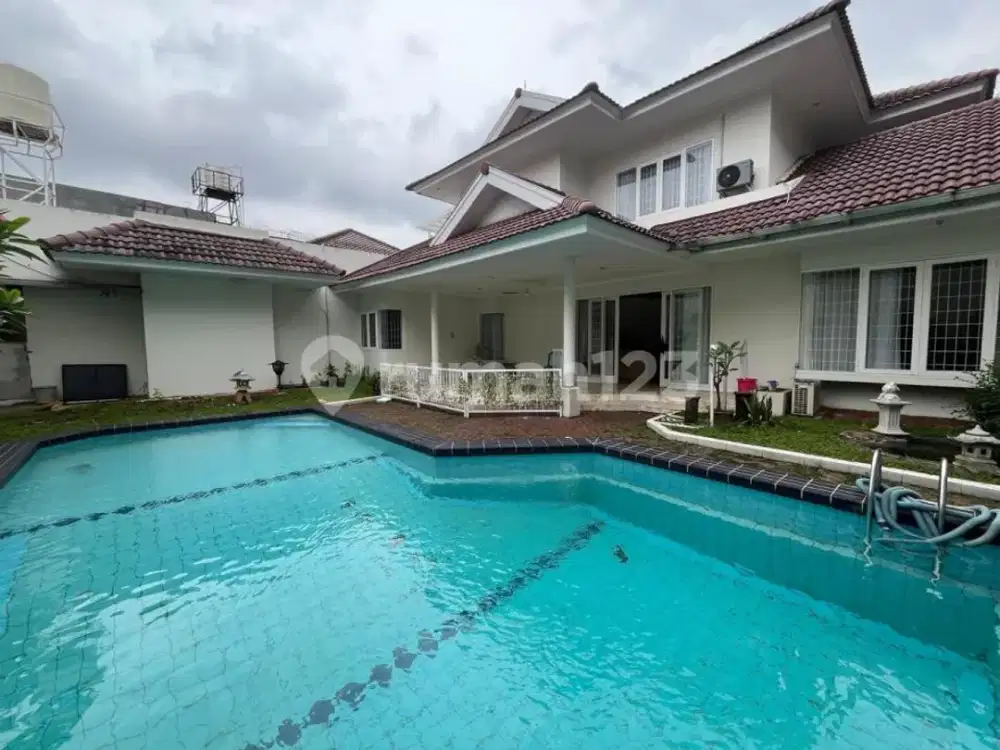 Disewakan Rumah Luas dengan Swimpool Pribadi di Lebak Bulus Dekat MRT