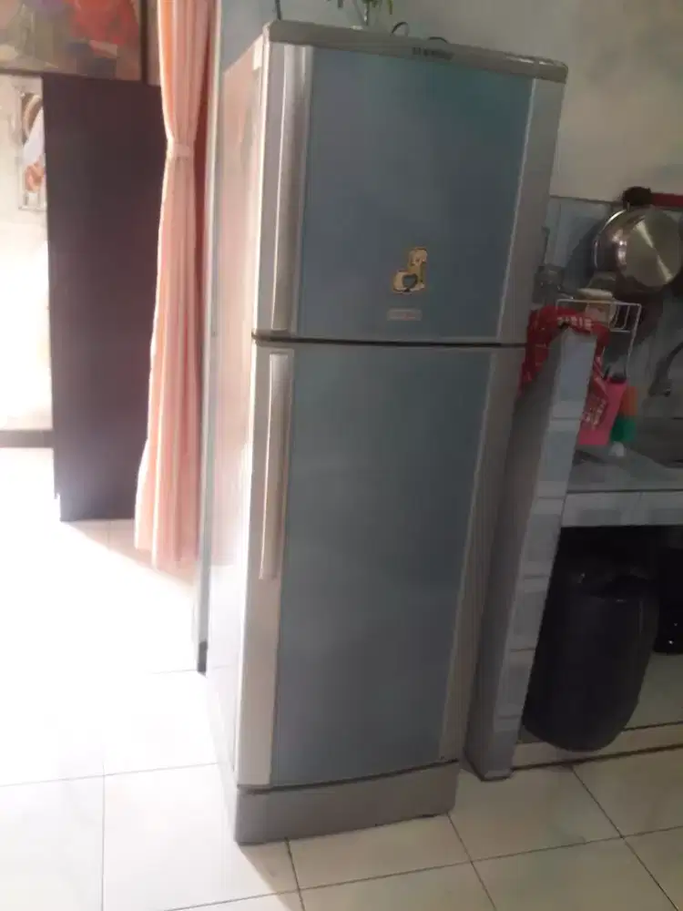 Kulkas 2 pintu Samsung original, bisa kirim