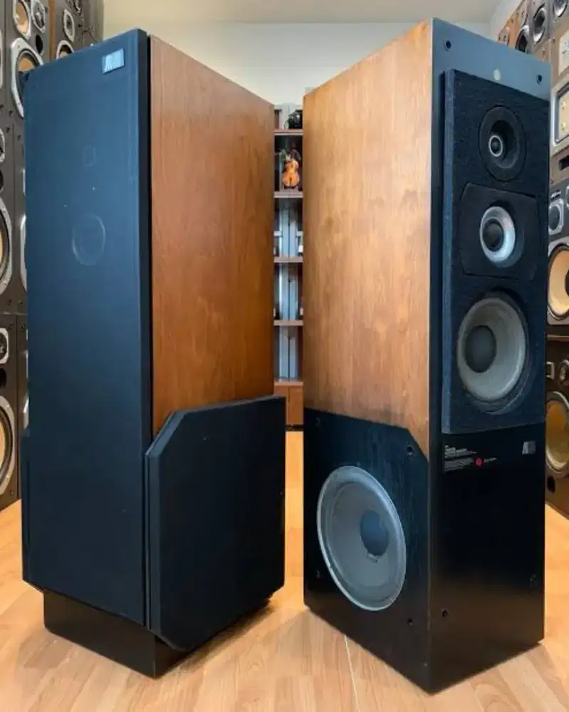 Acoustic Research (AR) AR-90 speaker.