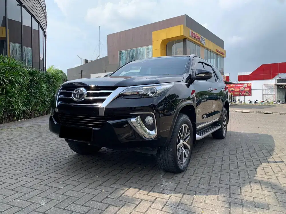 TOYOTA FORTUNER VRZ 4x2 AT MATIC 2018 HITAM KM 142RB