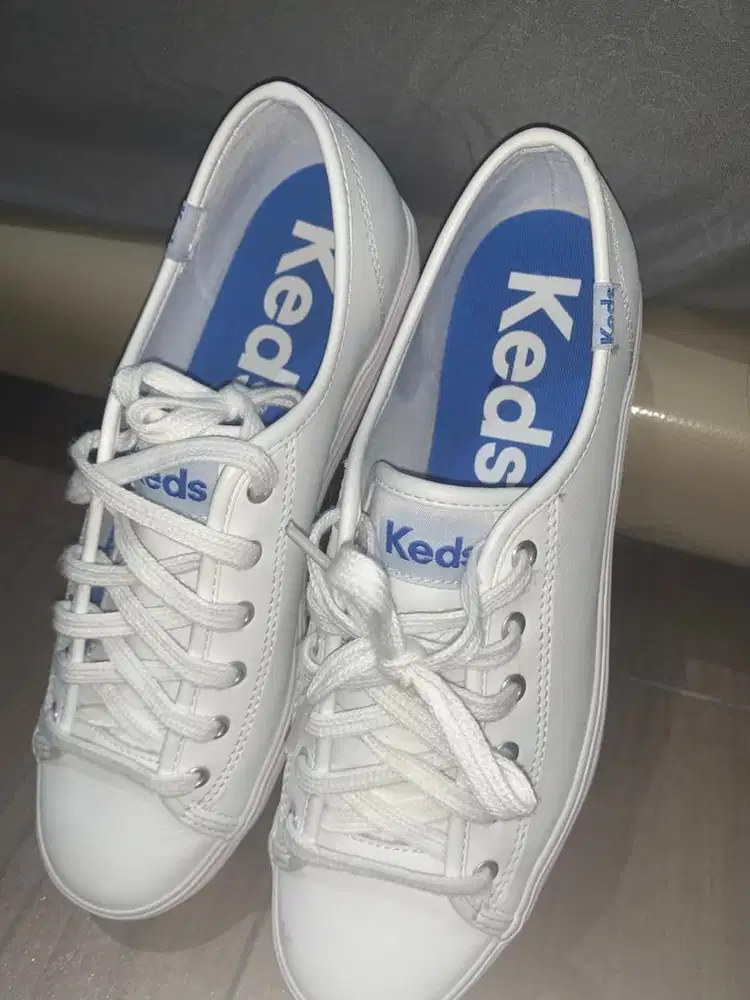 Sepatu Keds Wanita no 37