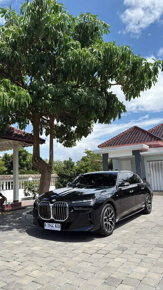 BMW 735i 2024 Hitam Black 2023 2025 BMW 735i