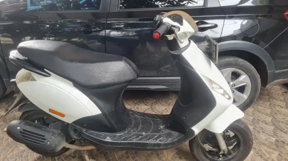 JUAL PIAGGIO ZIP PUTIH