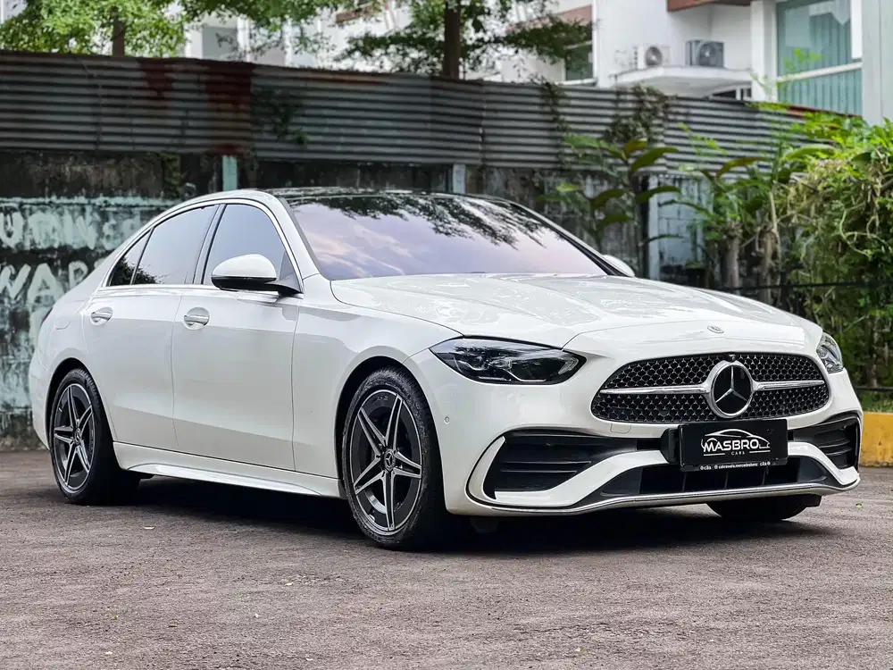 Mercedes Benz C300 AMG 2025 2rb KM ONLY like new with second price