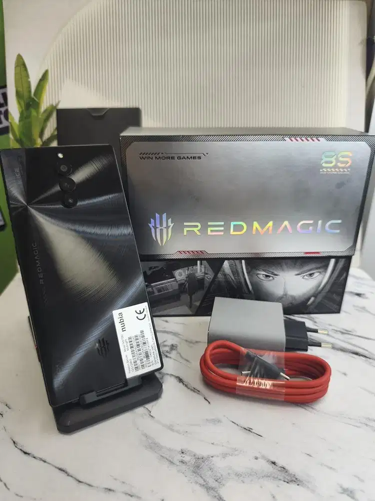 Redmagic 8s Pro ram 12/256 like new
