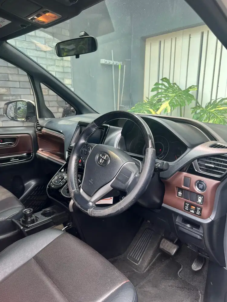 Toyota Voxy 2018 Bensin