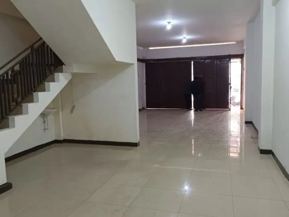 Disewakan Ruko Siap Pakai Cocok untuk Usaha Lokasi di Mainroad Pusat Kota Jalan Karapitan Bandung