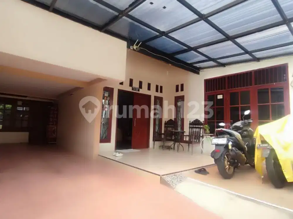 Rumah 2 lantai akses pintu tol cisalak