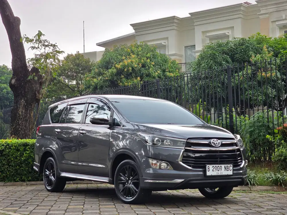 TDP 30.JT NEGO| INNOVA VENTURER BENSIN 2.0 AT 2018 GREY ISTIMEWA SEGER