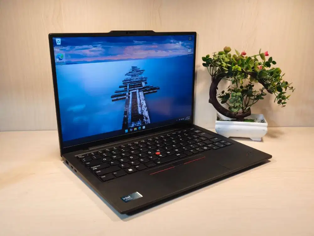 Lenovo Thinkpad X1 Carbon GEN 12 Intel Ultra 5 Intel AI Boost 16/512GB
