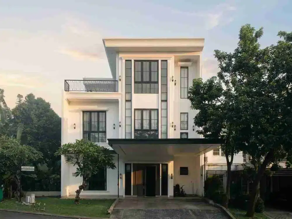 Dijual rumah mewah 2 lantai baru renov dengan tanah luas di Kota Wisata Cibubur