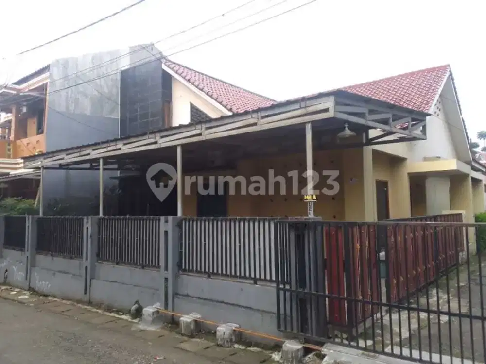 Rumah Dekat Pintu Tol Limo