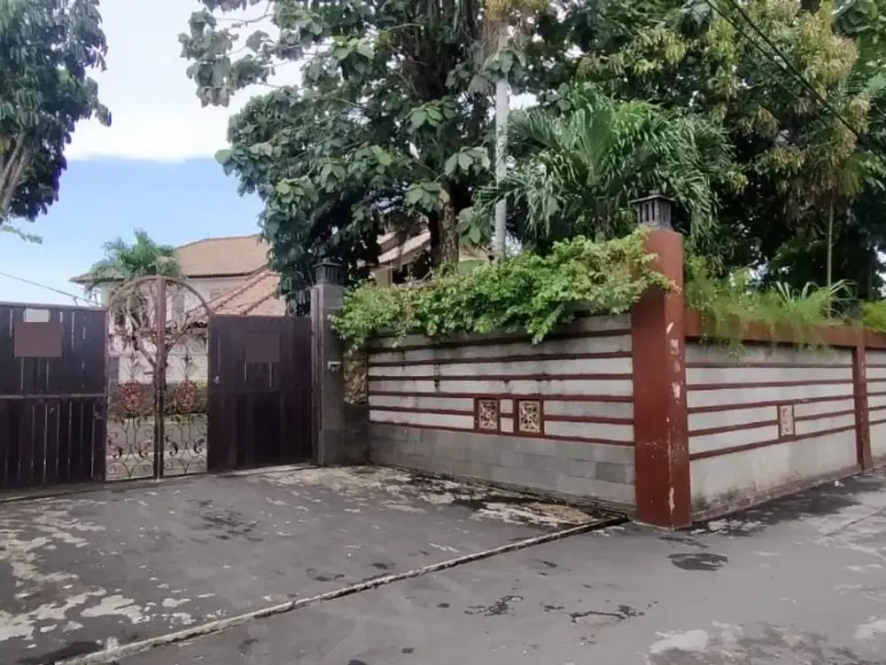 Rumah Besar dan Luas di Jakasetia Bekasi
