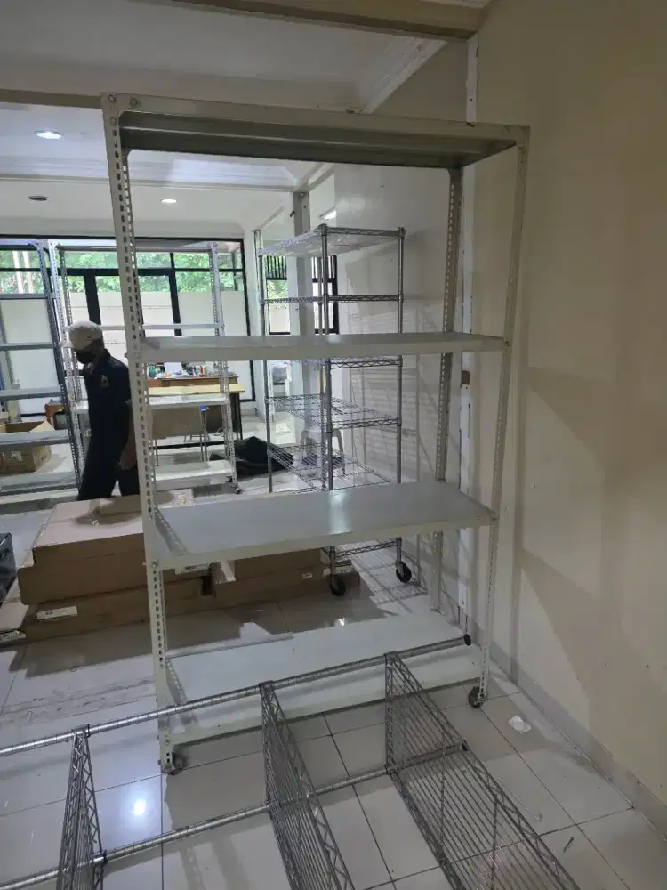 Rak Besi Ada 3 Unit, Masih Mulus Bagus | Nego